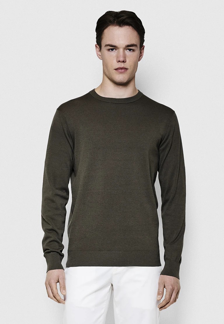 round neck pullover